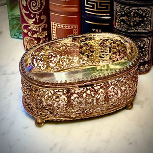 Boîte à bijoux en métal et verre en laiton pur conception en relief boîte à bijoux en métal fini doré au prix de gros pour accessoires de maquillage - Product Image 5