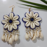 Anting-anting bunga cangkang Cowrie buatan tangan dengan manik-manik biru perhiasan menjuntai etnis untuk wanita kerajinan tradisional hadiah Boho dan mode