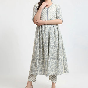 Kurta en coton imprimé fleuri pour femmes avec pantalon ensemble demi-manches col en V pour filles vêtements de fête gris blanc pour les saisons d'été et d'hiver - Product Image 1