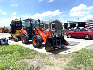 Chargeur sur pneus Kubota R640 2024-Chargeur compact de 5.2 tonnes avec moteur diesel Kubota de 64.4 HP-Équipement de construction durable - Product Image 2