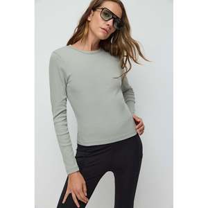 Camiseta Básica Casual Elástica de Manga Larga en Tela Turca 100% Algodón - Product Image 1