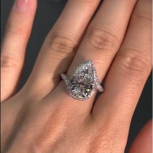 Ensemble de bagues cultivées en moissanite coupe poire 5CT, ensemble de bagues Halo design anneau solide trois côtés demi-bande d'éternité, ensemble de bagues de mariée de mariage - Product Image 1