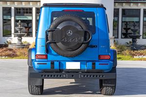 SUV tout-terrain ultra-luxueux d'occasion 2022-2024, haute performance, moteur V8 turbocompressé 4x4, intérieur haut de gamme et design exclusif - Product Image 2