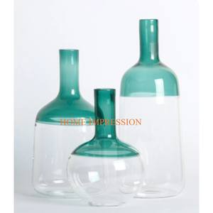 Lot de 2 Vases décoratifs de luxe en aluminium poli et doré de différentes tailles pour événements de mariage Resorts and Cafe Table Flower Vases - Product Image 3