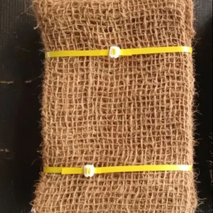 ตาข่ายผ้าใยมะพร้าวขนาด2ม. X 50ม. 650 GSM ลวดลายดิบที่เป็นมิตรต่อสิ่งแวดล้อมสำหรับการพังทลายของดินและการควบคุมการเลื่อนดิน - Product Image 1