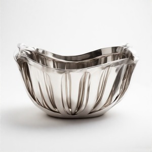 Corbeille à fruits dorée avec motif floral découpé au laser, base solide et aspect aéré, parfaite pour les tables à manger ou d'entrée - Product Image 6