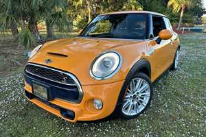 Mini Cooper S Hardtop 2014 d'occasion en bon état ~19 800 milles, pack sport, provenance sud, non modifiée - Product Image 2