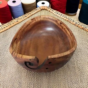 Cuenco de hilo de madera hecho a mano con recorte de remolino para tejer suministros de ganchillo organizador de soporte de hilo ligero portátil - Product Image 3