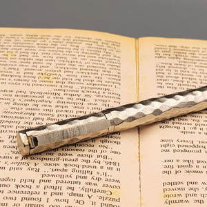 Pluma de Acero de Damasco Hecha a Mano con Diseño Clásico para Escritura Profesional y Coleccionistas - Product Image 6