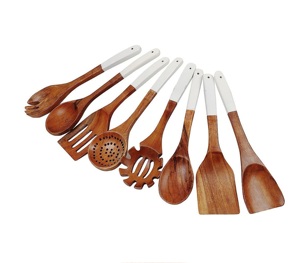 El juego de utensilios de cocina de madera de mango de Acacia natural incluye cucharones y tablas de cortar hechas a mano en la India - Product Image 1