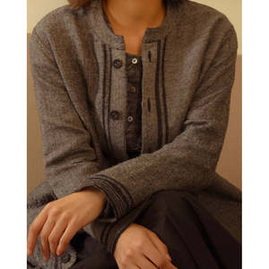 Chaqueta de Lana Reversible DIYA en Color Carbón Teñido Otoñal para Uso en Temporada - Product Image 4