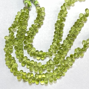Cuentas de Briolette con forma de gota de pera facetada de peridoto natural, piedras preciosas naturales de calidad AAA para joyería - Product Image 3