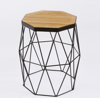 Nouvelle table basse de salon moderne et écologique avec cadre en métal et plateau en marbre