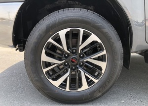 Toyota Hilux 2020 / Disponible à la vente avec faible kilométrage, moteur essence, véhicule bien entretenu et sans accident. - Product Image 6
