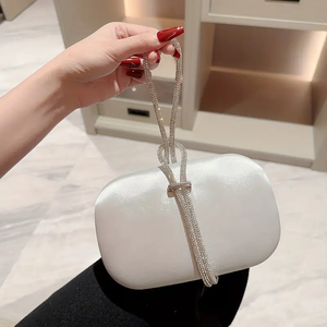 Embragues de noche Nuevo modelo Bolso Bolsos de mujer Bolsos de metal para mujer Bolsos de mujer Mini bolsos de mujer a precio de fábrica al por mayor - Product Image 1