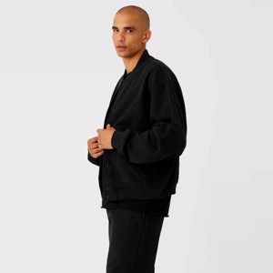 Veste universitaire à la mode pour hommes avec corps en laine et manches en cuir, veste Letterman rétro élégante pour streetwear et tenue décontractée - Product Image 2