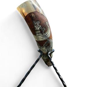 Corne à boire de luxe 2024 sculptée à la main en buffle viking médiéval, écologique, avec support en fer, couleur naturelle, décorative, Love - Product Image 2