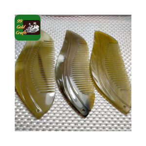 Peine de cuerno de búfalo hecho a mano para hombres y mujeres-Peine natural elegante para Barba, desenredar el cabello y masaje diario de cabeza - Product Image 1
