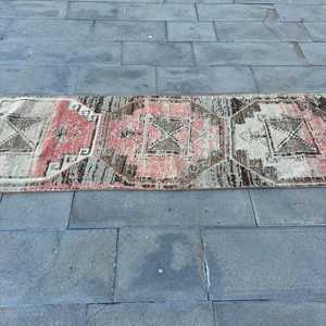 Alfombra Turca Vintage, Alfombra de 2.3x10.7 pies, Alfombra a Rayas Rojo Marrón - Product Image 3