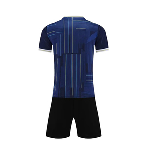 Conjunto de Camiseta y Pantalones Cortos de Fútbol Personalizados con Impresión Digital, Transpirables, 100% Poliéster, Cuello en V, Fusión sin Costuras en la Parte Delantera, Secado Rápido, Nueva Llegada - Product Image 3