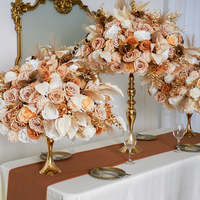 Centre de table floral artificiel tons automnaux avec herbe de la pampa et roses pour banquets de mariage, boule florale pour organisateurs d'événements, vente en gros