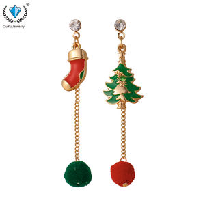 Bonito diseño de calcetín de Papá Noel con pendientes de bola de pompón para mujer, delicado árbol de Navidad asimétrico, pendiente largo colgante, joyería - Product Image 1