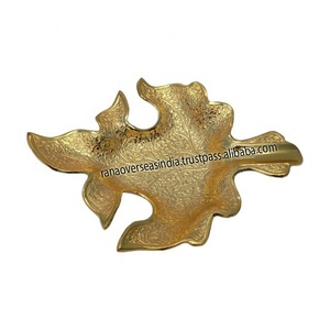 Plateau en laiton plaqué or en forme de feuille avec un motif royal gravé, accent indien sculpté pour les cadeaux de Noël, de l'Aïd, de mariage et de retour - Product Image 2