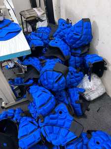 Casque de protection pour jeunes joueurs de football, casque de protection respirant de couleur unie pour les joueurs de football et de rugby, taille plus, sports d'été - Product Image 3