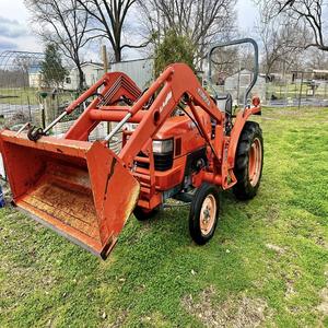 Kubota L3400 de calidad superior con sistema de transmisión de engranaje suave disponible para comprar ahora ofertas de tractor al por mayor en stock - Product Image 5