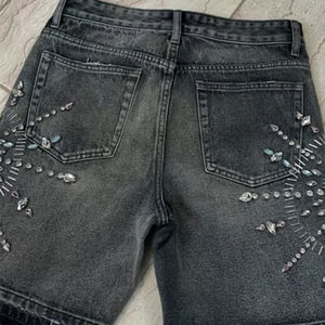 Shorts en jean pour homme, taille mi-haute, grande taille, style streetwear, respirant, délavage foncé, orné de strass tissés, imprimé en laine peignée - Product Image 4