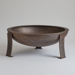 Foyer extérieur en métal haut de gamme, conçu pour les rassemblements dans la cour, offrant chaleur, durabilité et une présence au design élégant - Product Image 2