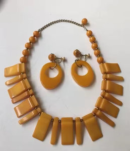 Collar colorido de cuentas de resina de estilo moderno con adornos colgantes de amor, joyería elegante hecha a mano para moda y regalos - Product Image 1