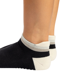 Venta al por mayor de calcetines de yoga antideslizantes con logotipo personalizado con puños a rayas de algodón transpirable Pilates Crew CERTIFICADO DE FÁBRICA DE Vietnam - Product Image 4