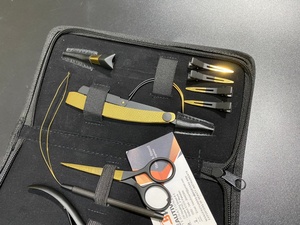 Ensemble d'outils de coiffure tout-en-un en acier durable, noir et or Pinces et ciseaux à aiguilles en forme de C-pour la séparation et les extensions de cheveux - Product Image 3