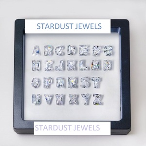 Letra del alfabeto A, anillo de compromiso de diamantes sueltos cultivados en laboratorio de inspiración atemporal, regalo de boda o fiesta, joyería - Product Image 5