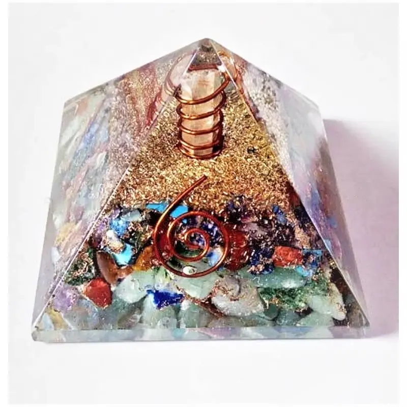 Mix Gemstone Orgone Pyramid Avec Charge Crystal Point Bobine De Cuivre En Gros Cristal Artisanat Reiki Méditation Orgonite Pyramides