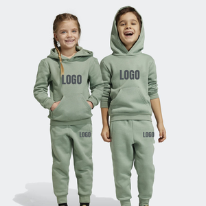 Conjunto Deportivo Personalizado para Niños en Verde Salvia, Sudadera con Capucha y Pantalones Deportivos de Felpa, Mezcla de Algodón Suave, Logotipo Personalizado, Atuendo Informal - Product Image 1