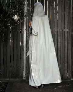 ชุดเดรสอีดสีดำ ปี 2025 แบบเปิดสำหรับสตรีมุสลิม ผ้าไหมคุณภาพสูงจากดูไบ แขนยาวประดับลูกปัด ป้องกันรอยยับ ทำมือ ขายดี - Product Image 6