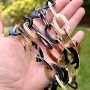 Lo último en collar moderno de moda de cuerno hecho a medida, joyería Bohemia única con collar de piedras preciosas con colgante tallado a mano - Product Image 4