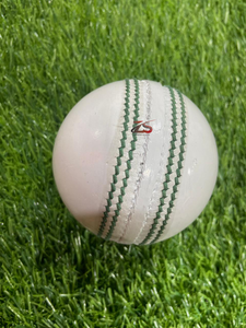 Pelotas de críquet de cuero de alta calidad, color personalizado, pelota dura para práctica en Pakistán - Product Image 4