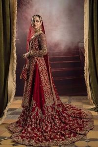 TRAVAIL DE BRODERIE NEW--HEAVY SUR ROBE DE MARIÉE LONGUE KURTA & TRAIL LEHENGA Ornée DE PERLES DE VERRE EN CRISTAL, PIERRE, DABKA work @ 2024 - Product Image 2