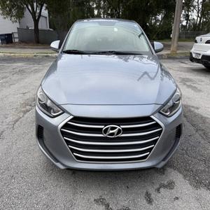 Hyundai Elantra SE 2017 Usado en Buen Estado - Product Image 1