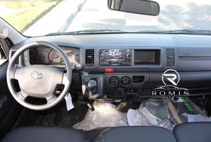 Toyota Hiace Usato Bianco, Furgone Passeggeri con Guida a Sinistra, Tetto Alto, Anno 2021, Veicolo per Trasporto Turistico - Product Image 2