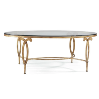 Table basse en métal doré de forme ovale avec dessus en verre pour hôtel, restaurant et café lounge