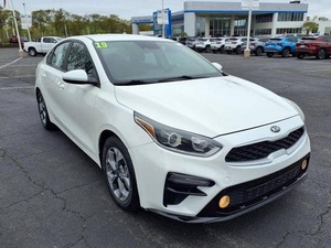 2019 pour Forte LXS, conduite à gauche, sièges en cuir, feux LED, pneus R19, transmission automatique - Product Image 3