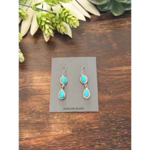 Pendientes Colgantes Tricia Smith Kingman, Turquesa y Plata de Ley, Diseño de Gota de Agua - Product Image 1