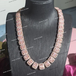 Collier en moissanite plaqué rhodium audacieux avec des maillons carrés, parfait pour un cadeau unisexe, pour les fêtes ou la mode quotidienne - Product Image 4