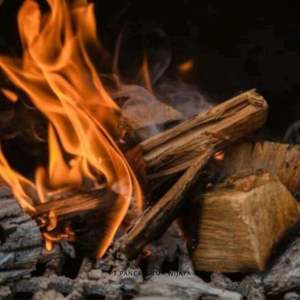 Bois dur noir de haute qualité 35cm bois de chauffage sec de ramboutan carburant à longue combustion pour barbecue fumer griller cuisson - Product Image 2