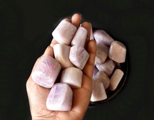 Venta al por mayor de piedras de kunzita natural de calidad premium AAA, cristal puro, ecológico, 1 kg - Product Image 6