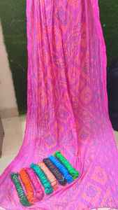 Venta al por mayor Lote Chinon Silk Dupatta, Bandhej Print Dupatta Tamaño libre de 2,25 metros para ropa de boda y regalo de dama de honor - Product Image 3